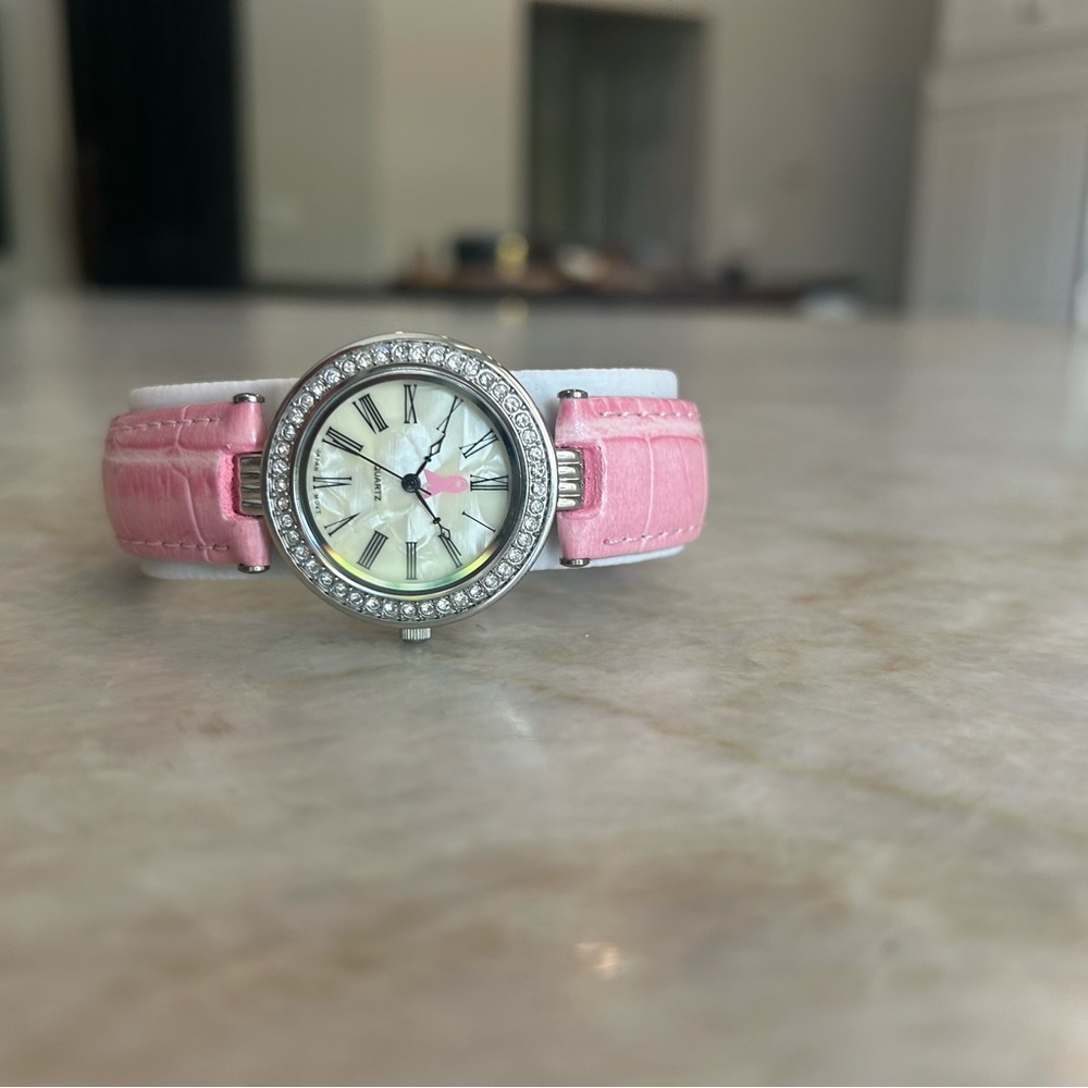 Pink breast cancer awareness women's watch!!💖